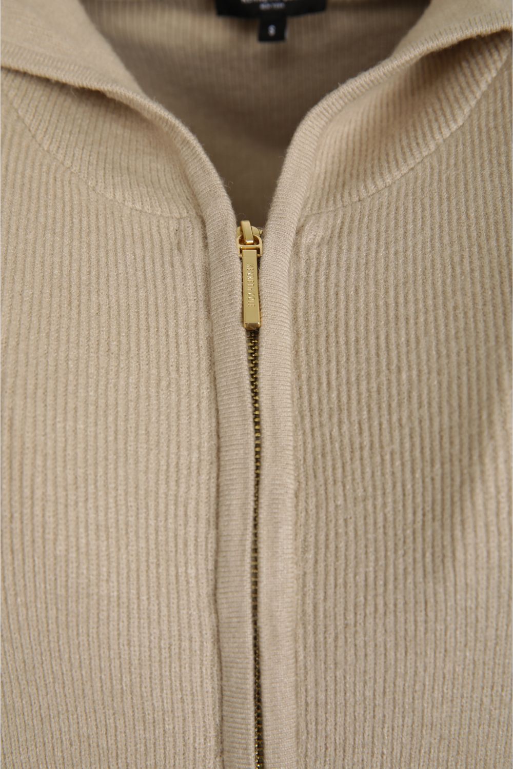 ג'קט ריב סרוג עם קפוצ'ון | קנת קול