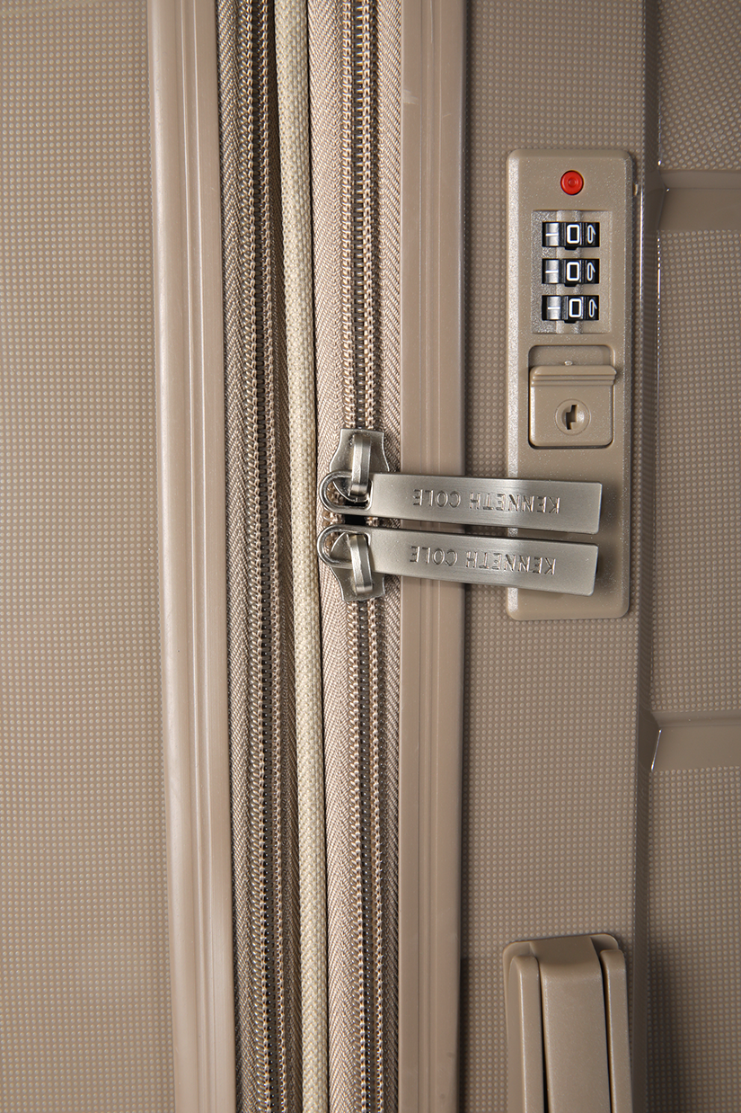 מזוודה קשיחה בינונית 24'' דגם VOYAGE | קנת קול