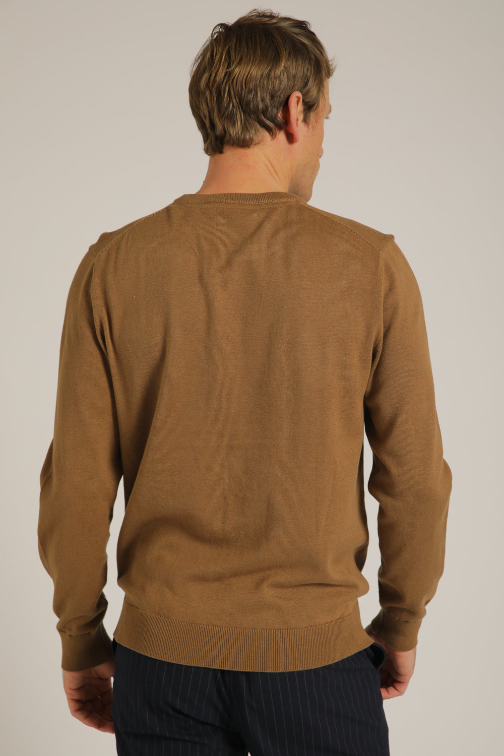 חולצת סריג עם צווארון עגול | קנת קול