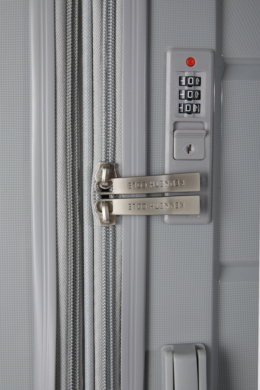 מזוודה קשיחה בינונית 24'' דגם VOYAGE | קנת קול 