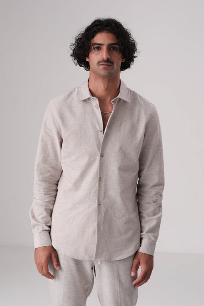 חולצה מכופתרת במראה פשתן