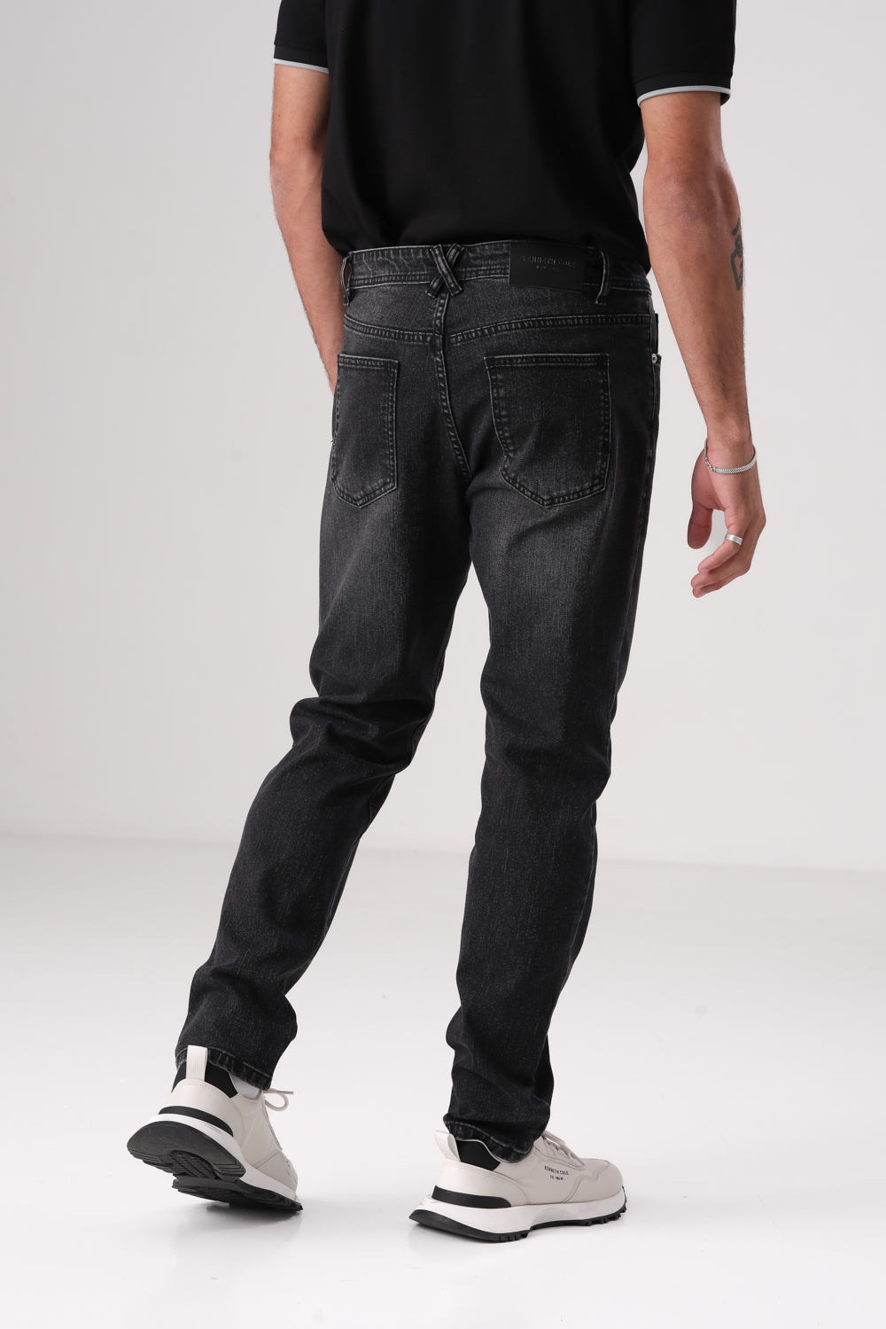 מכנסי ג'ינס בגזרת Slim