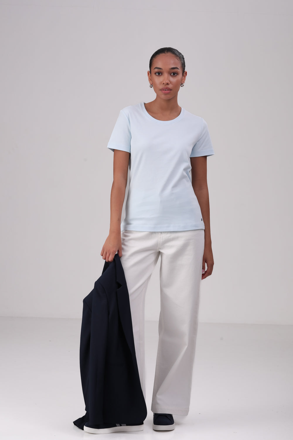 חולצת טי צווארון עגול לנשים