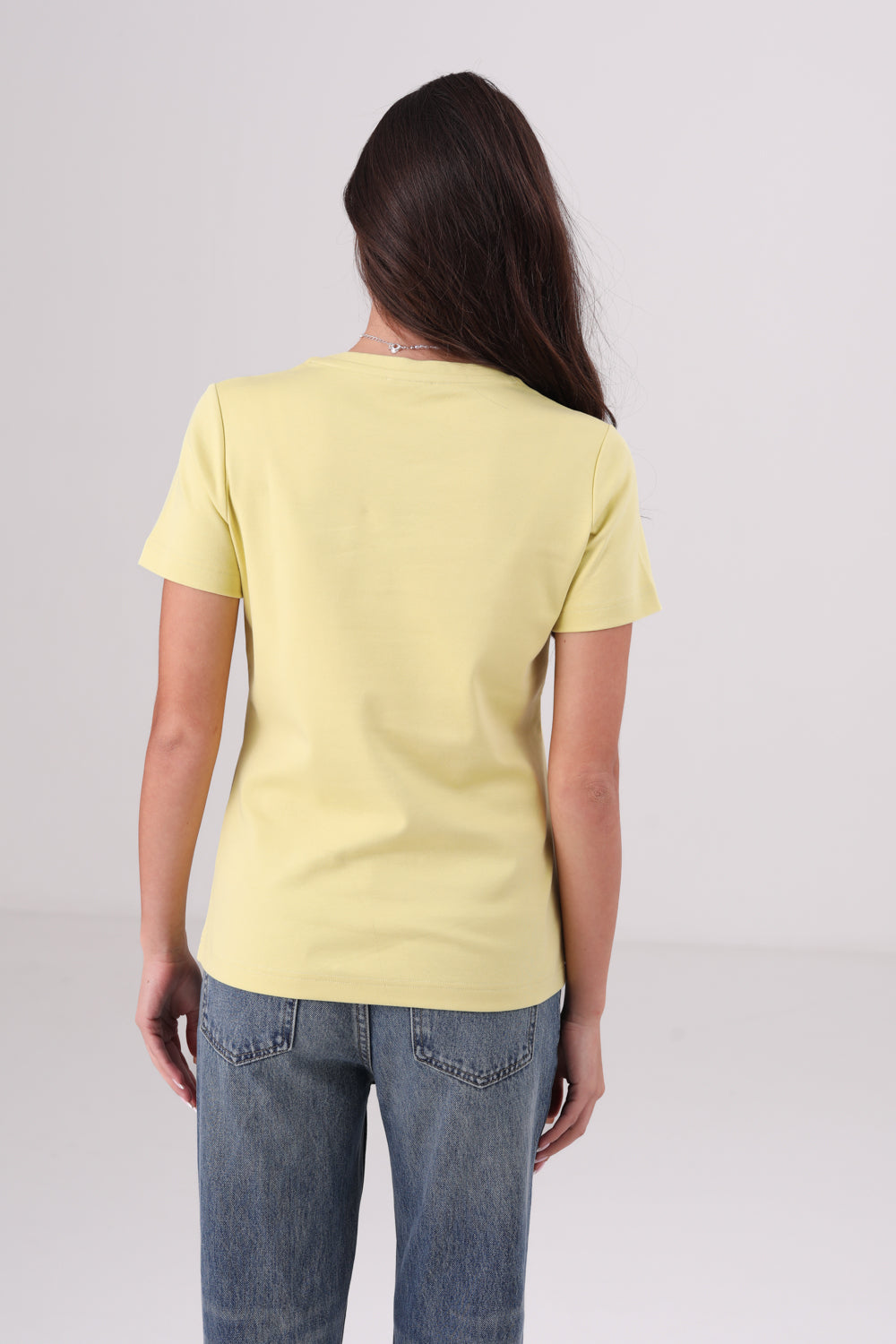 חולצת טי צווארון עגול לנשים