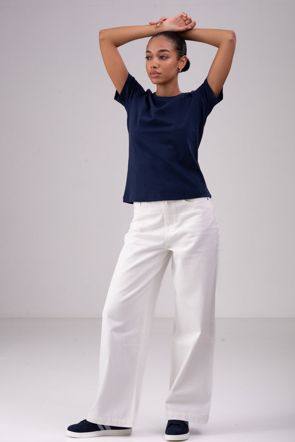 חולצת טי צווארון עגול לנשים