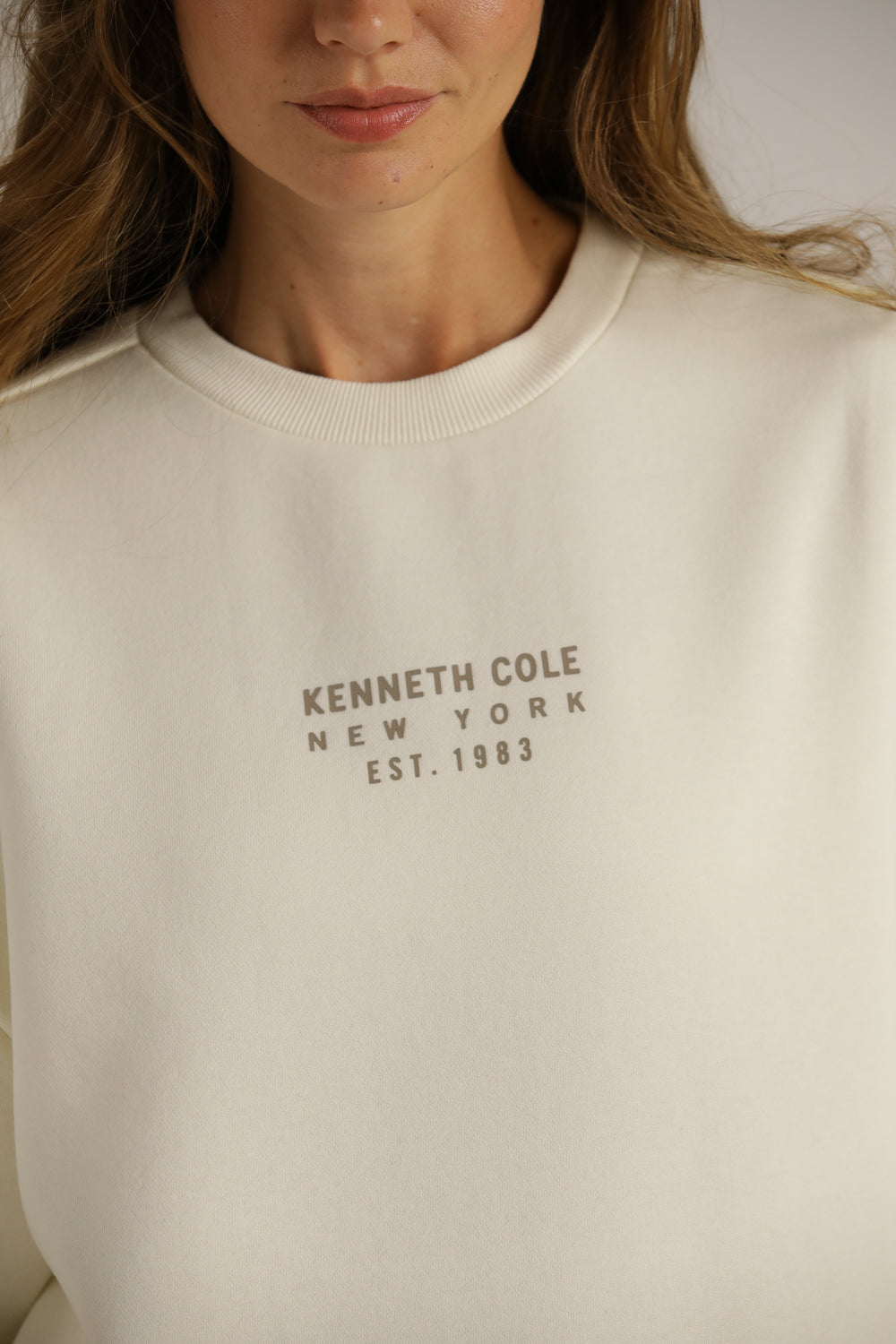 סווטשירט ממותג בגזרת קרופ | קנת קול