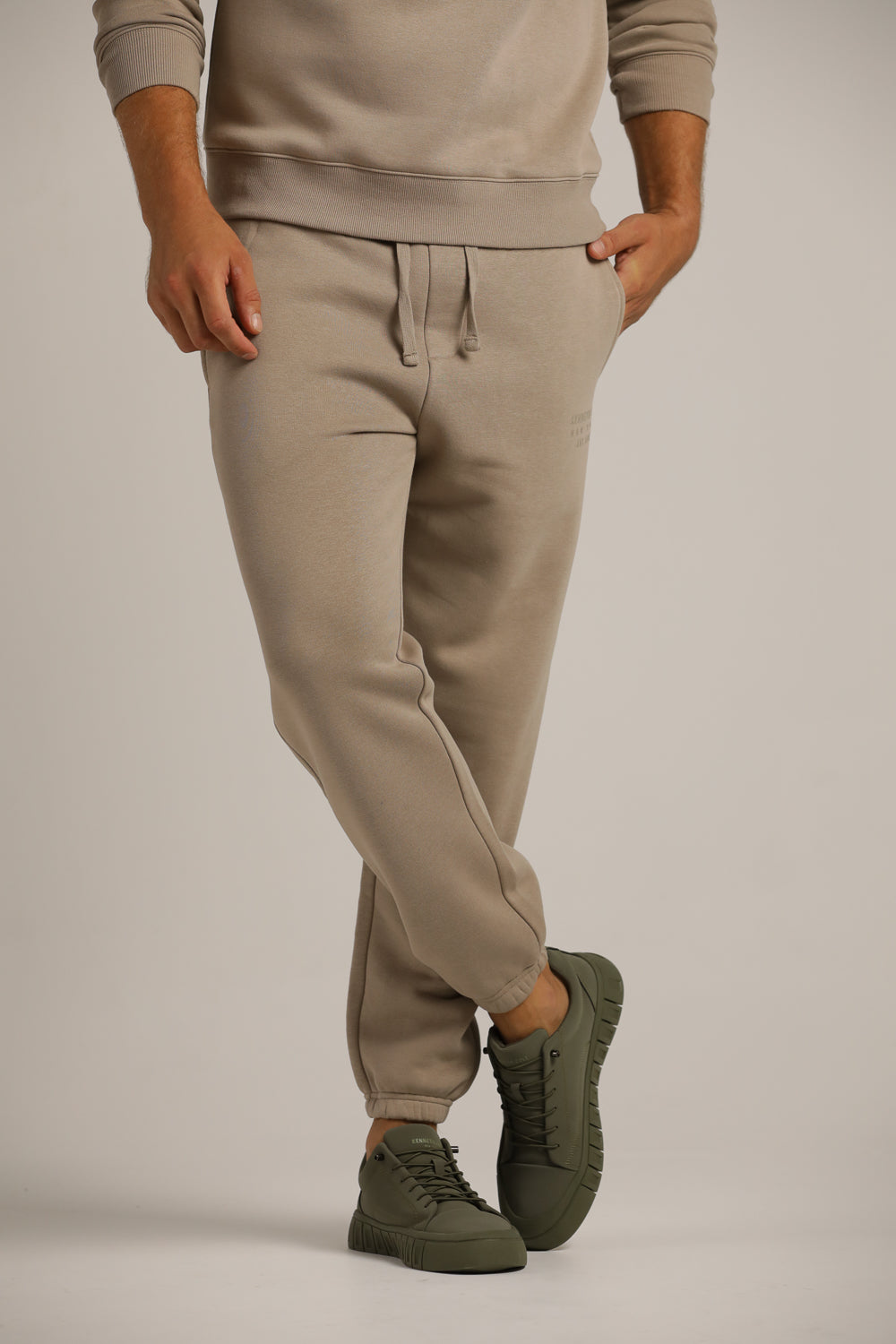 מכנסי ג'וגר ארוכים עם הדפס לוגו | קנת קול