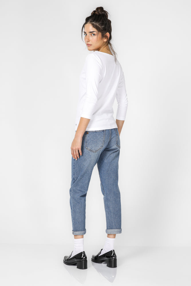 טישירט צווארון סירה