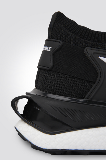 נעלי ספורט לגברים בצבע שחור ולבן