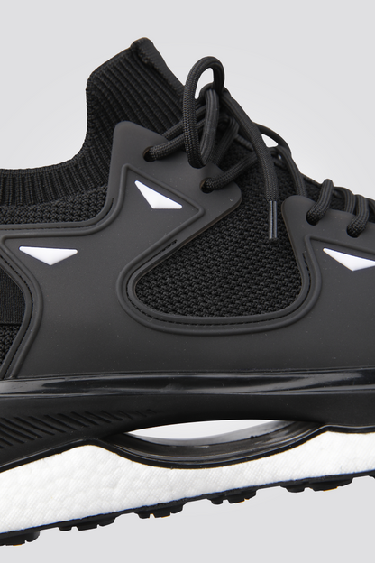 נעלי ספורט לגברים בצבע שחור ולבן