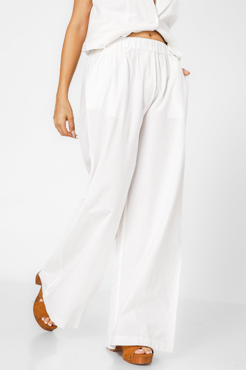 מכנסיים במראה פשתן