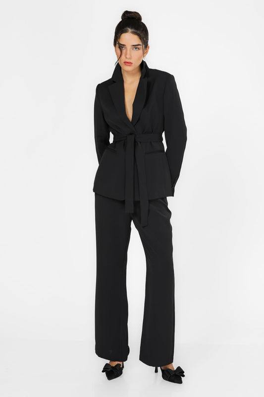 מכנסיים מחויטים מתרחבים