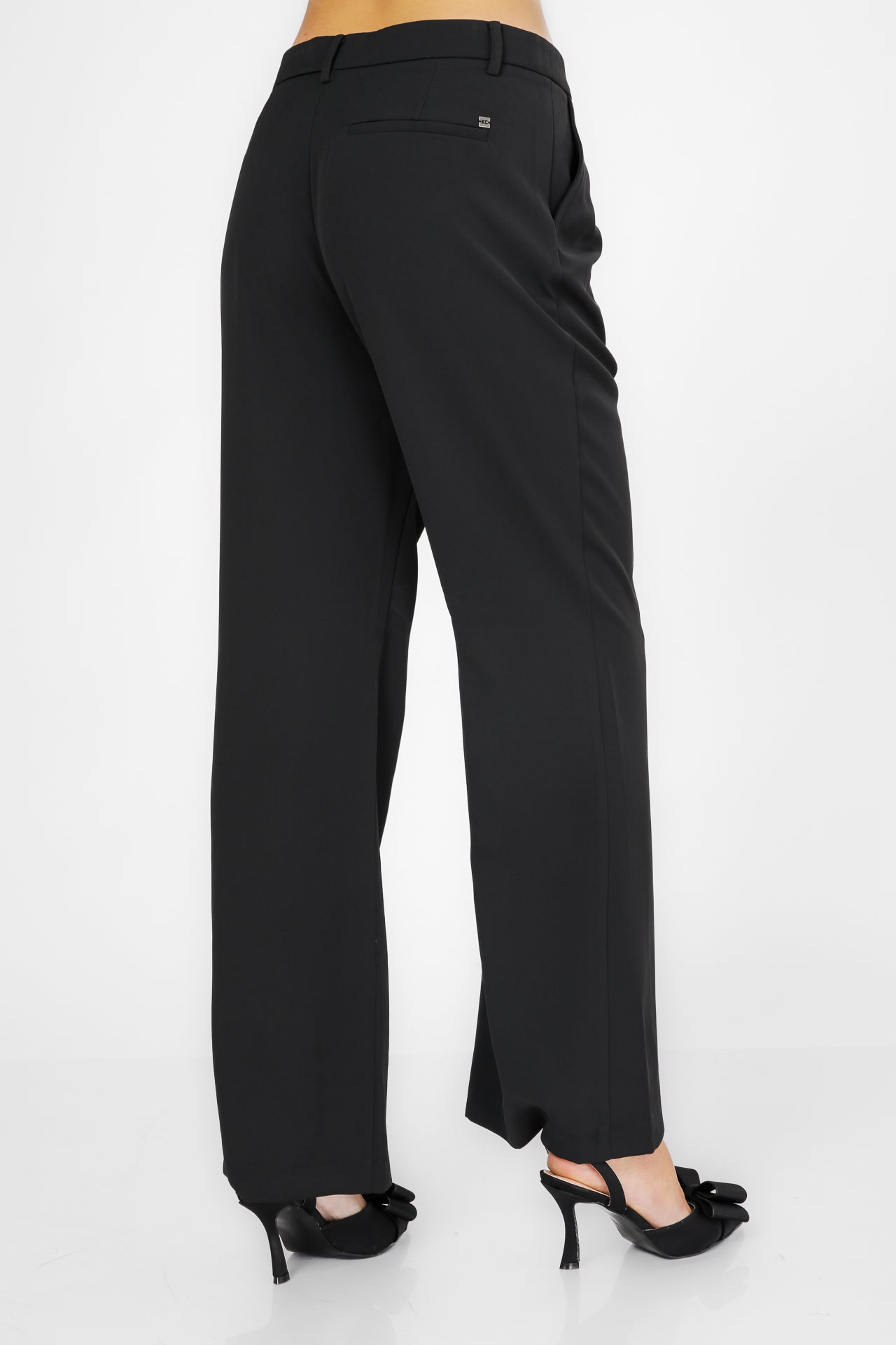 מכנסיים מחויטים מתרחבים