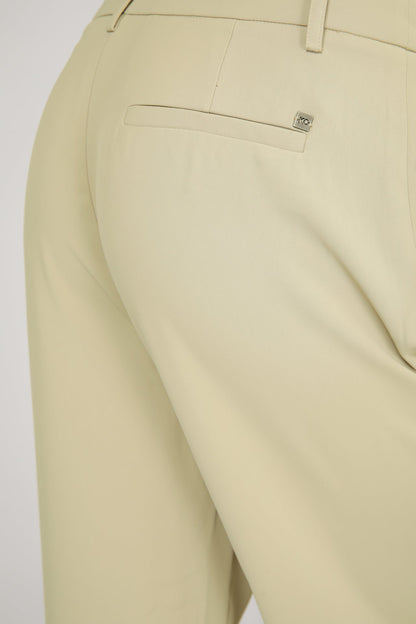 מכנסיים מחויטים מתרחבים