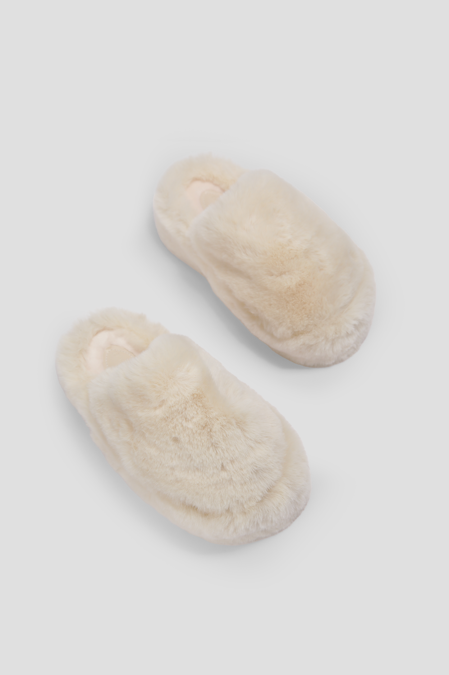 נעלי בית פרוותיות לנשים בצבע שמנת