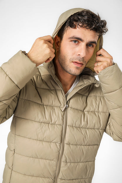 מעיל מרופד בצבע כאמל צווארון גבוה