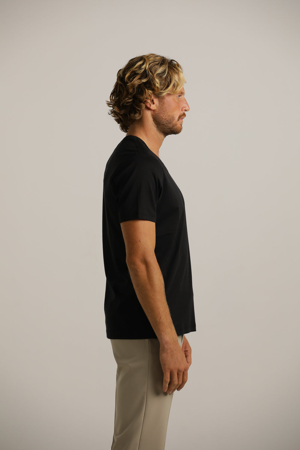 טישירט חלקה צווארון וי | קנת קול