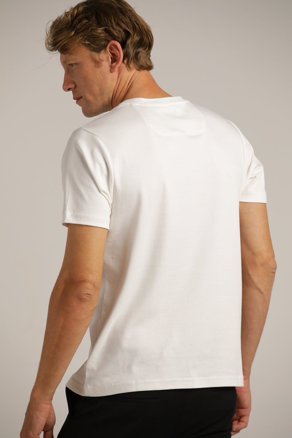 טישירט חלקה צווארון וי | קנת קול