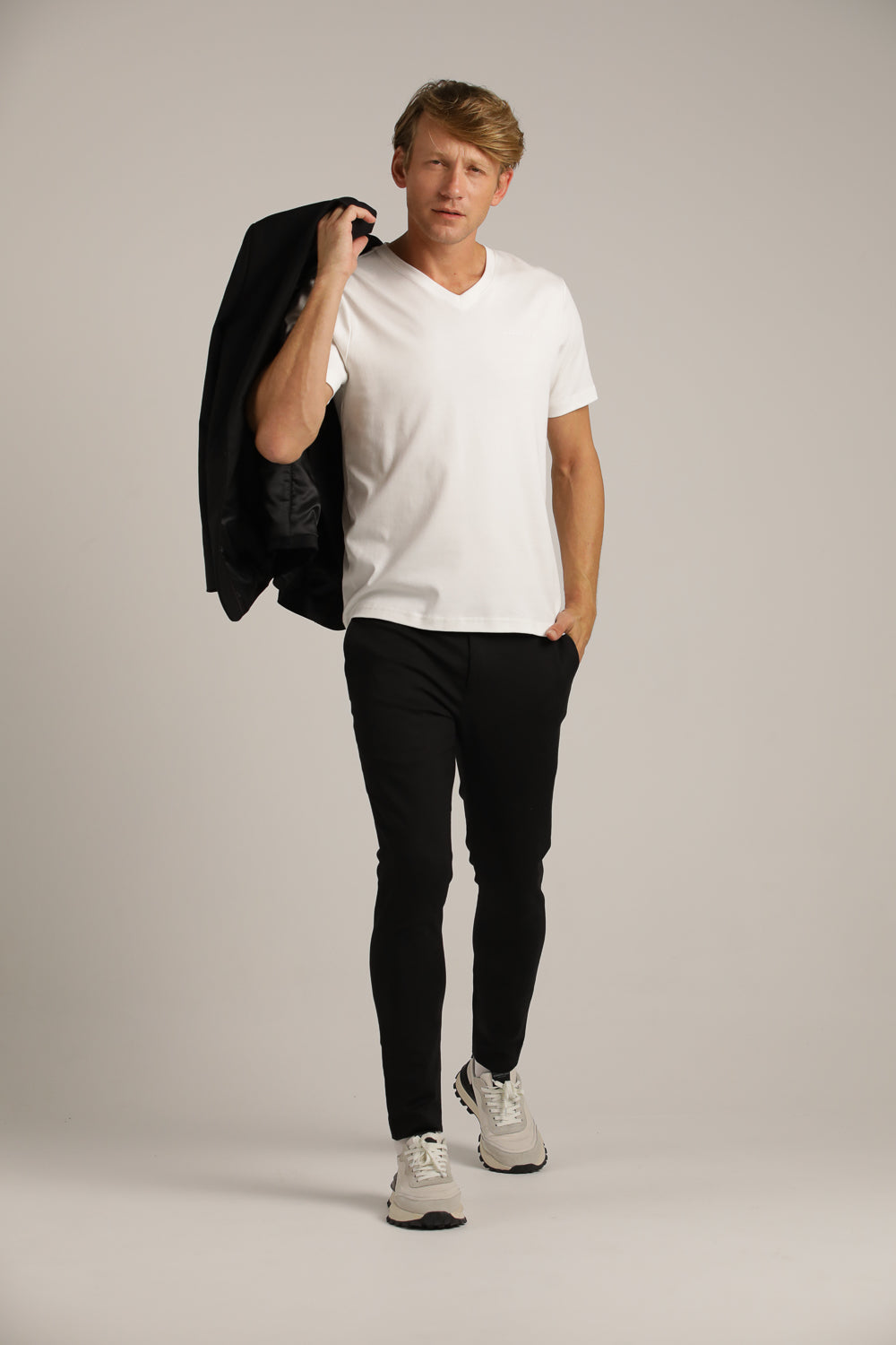 טישירט חלקה צווארון וי | קנת קול