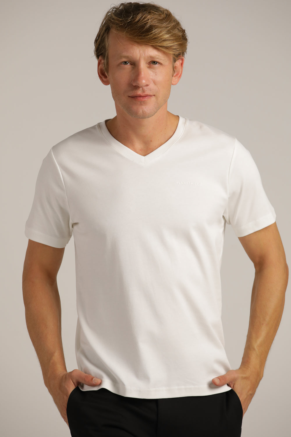 טישירט חלקה צווארון וי | קנת קול