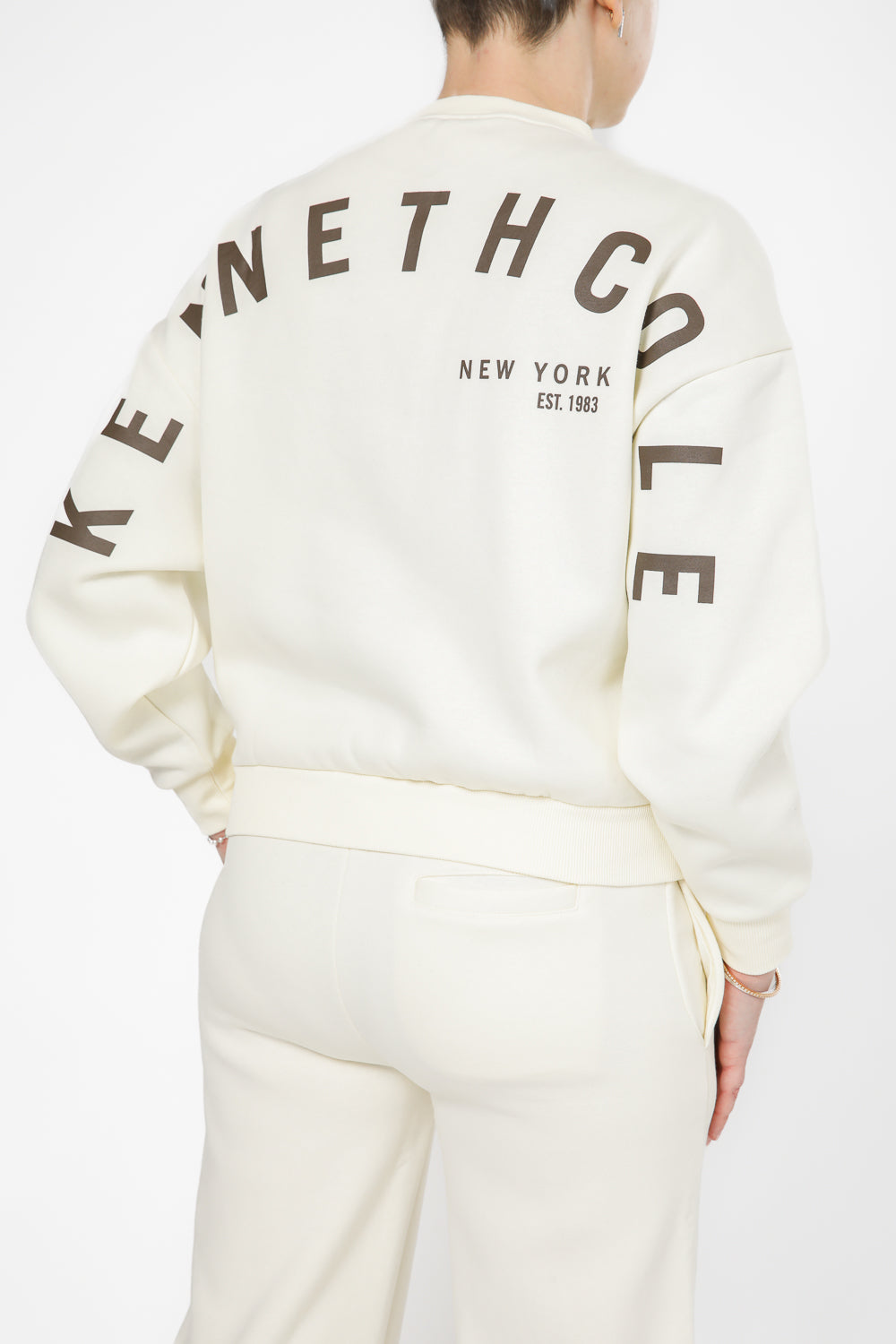 סווטשירט אוברסייז הדפס בגב בצבע קרם