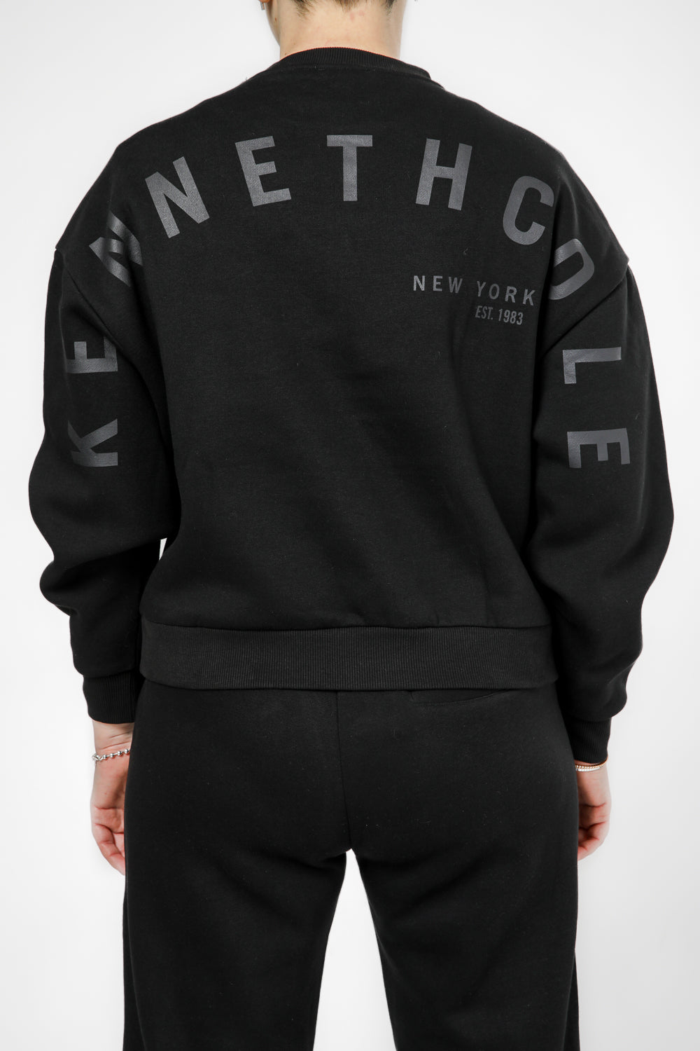 סווטשירט אוברסייז הדפס בגב בצבע שחור