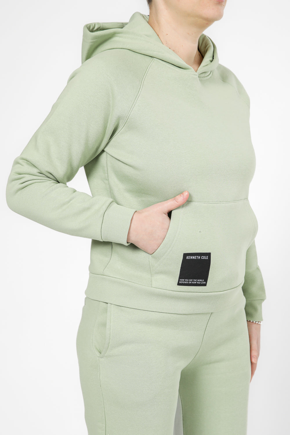 סווטשירט קפוצ'ון עם כיס קנגרו בצבע ירוק