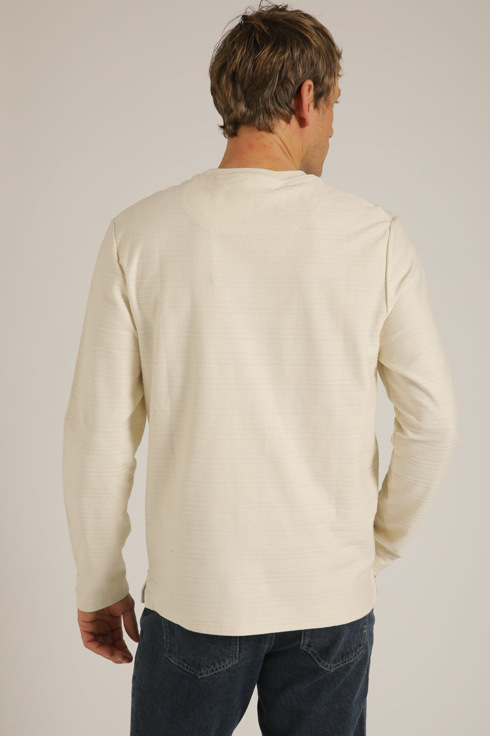 טישירט ארוכה עם טקסטורה עדינה | קנת קול