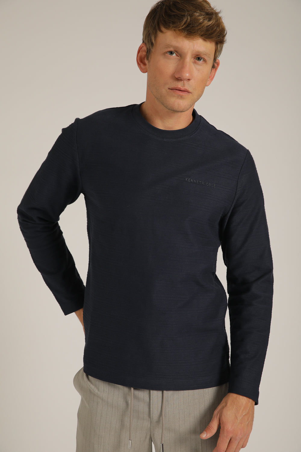 טישירט ארוכה עם טקסטורה עדינה | קנת קול