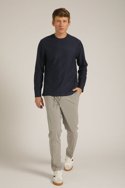 טישירט ארוכה עם טקסטורה עדינה | קנת קול