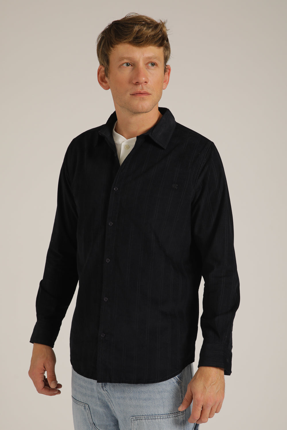 חולצה מכופתרת בעיצוב פסים עדינים | קנת קול