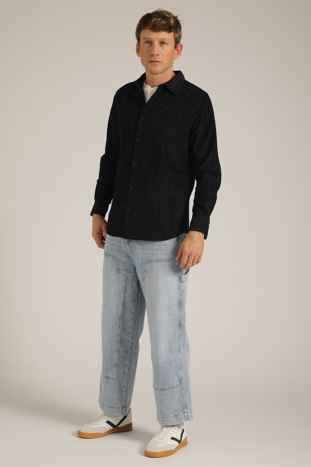 חולצה מכופתרת בעיצוב פסים עדינים | קנת קול