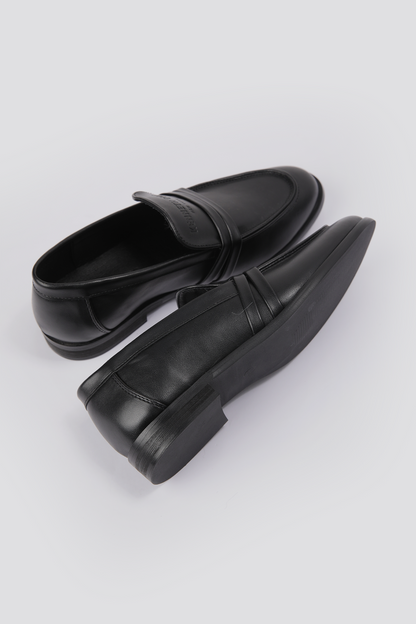 נעלי מוקסין לנשים בצבע שחור