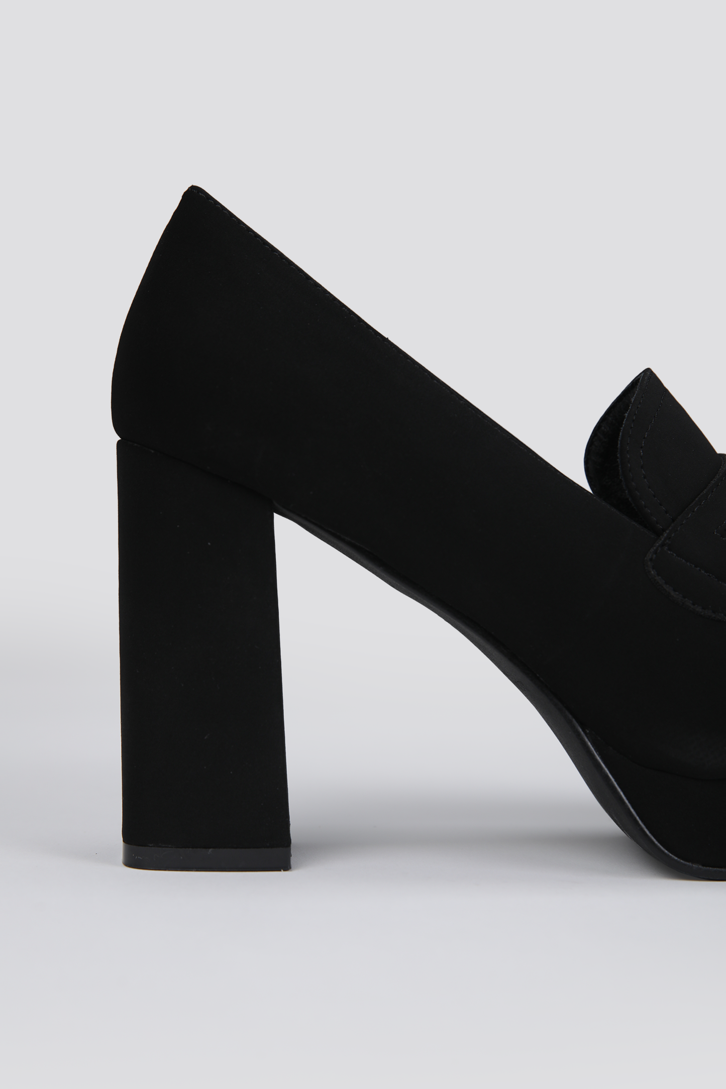 נעלי עקב בסגנון מוקסין | קנת קול