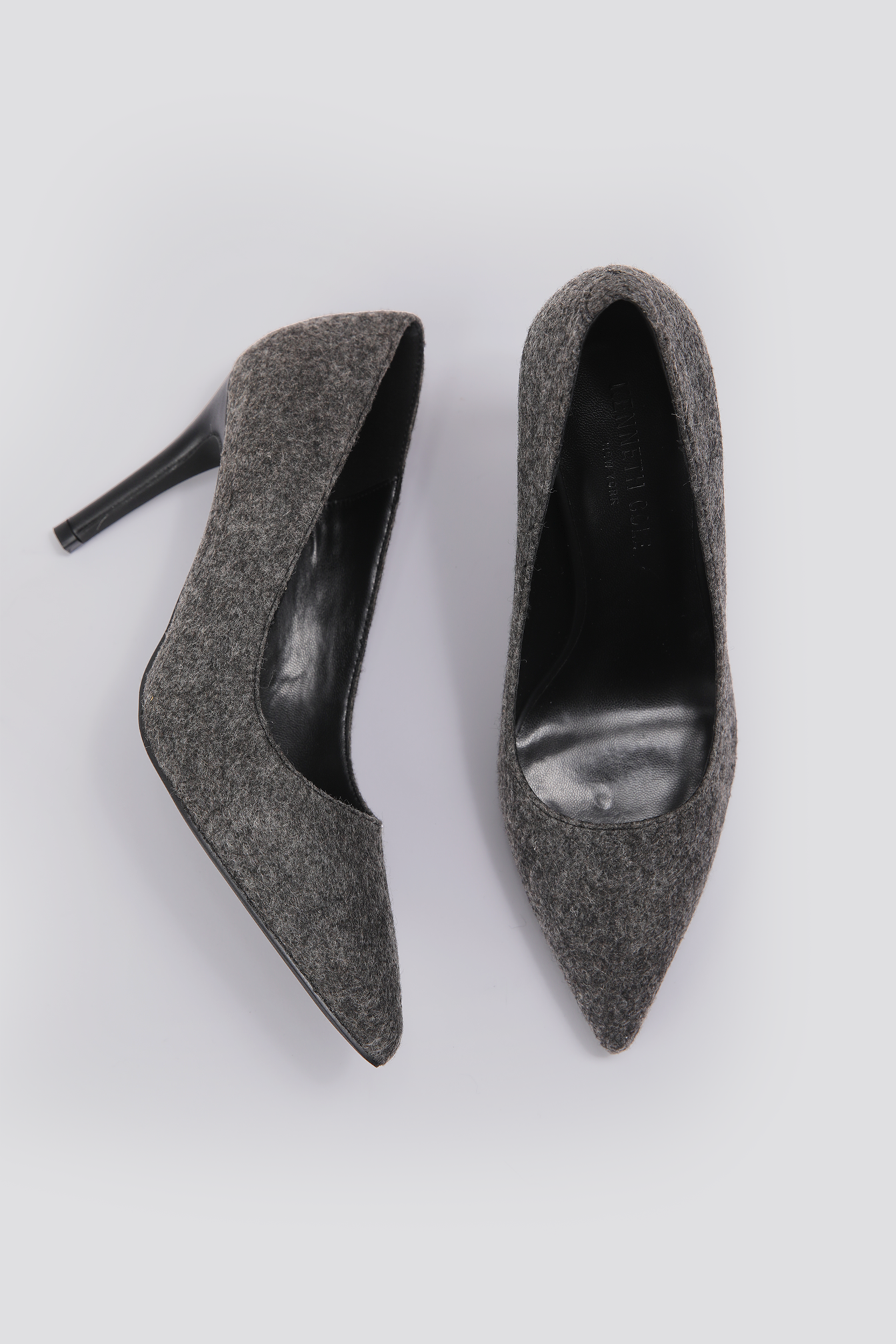 נעלי עקב סטילטו בצבע אפור כהה