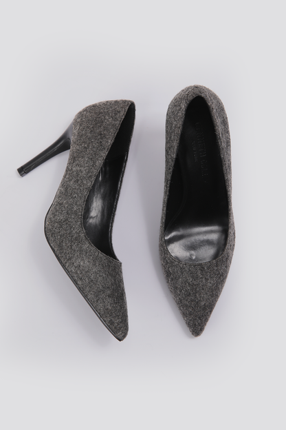 נעלי עקב סטילטו בצבע אפור כהה