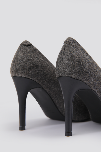 נעלי עקב סטילטו בצבע אפור כהה