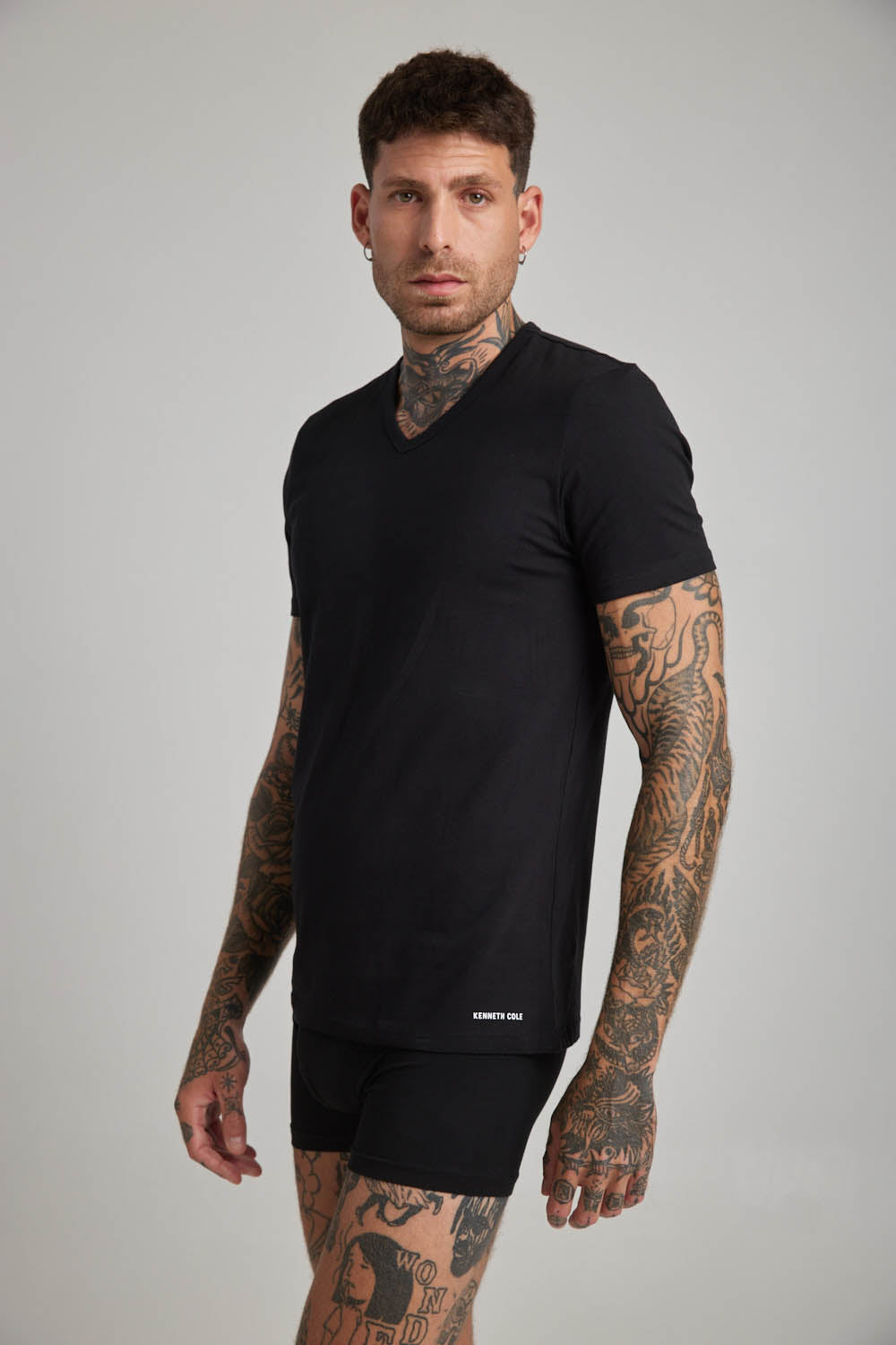 מארז שתי חולצות וי בייסיק לגברים