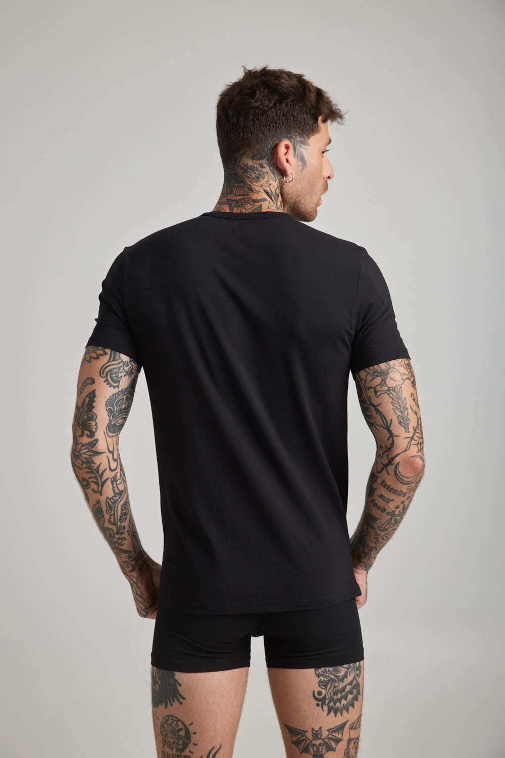 מארז שתי חולצות וי בייסיק לגברים