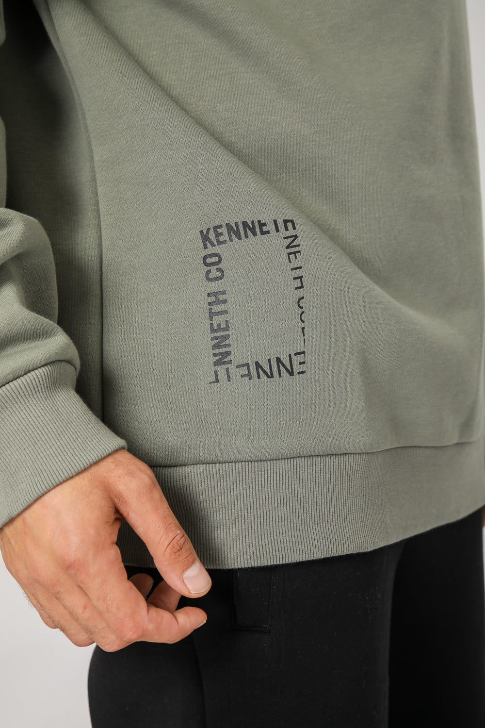 סווטשירט אוברסייז הדפס בגב בצבע זית