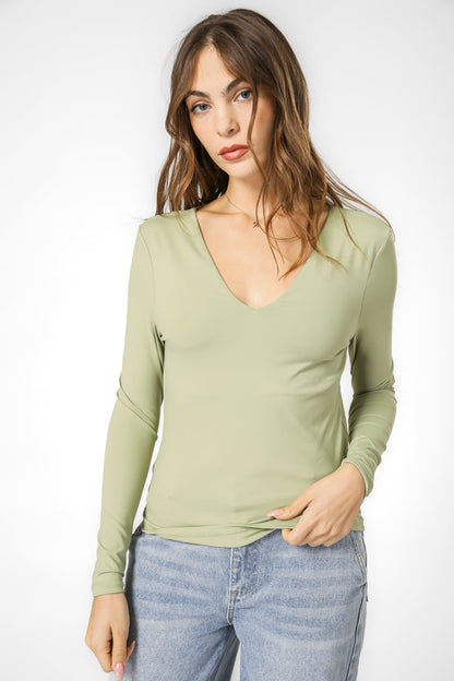 טופ אלסטי מפתח וי עמוק בצבע ירוק