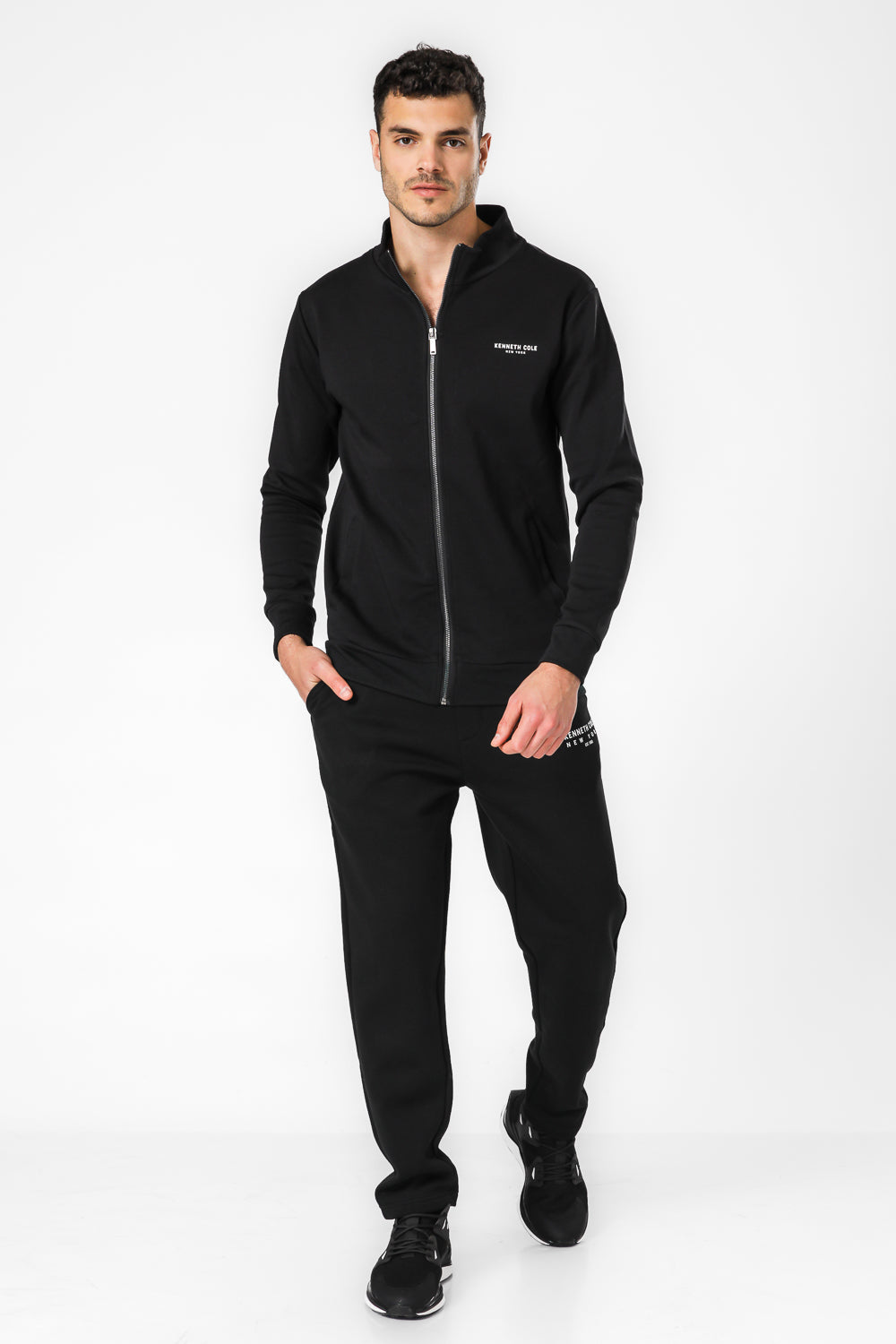 סווטשירט צווארון גבוה עם רוכסן בצבע שחור