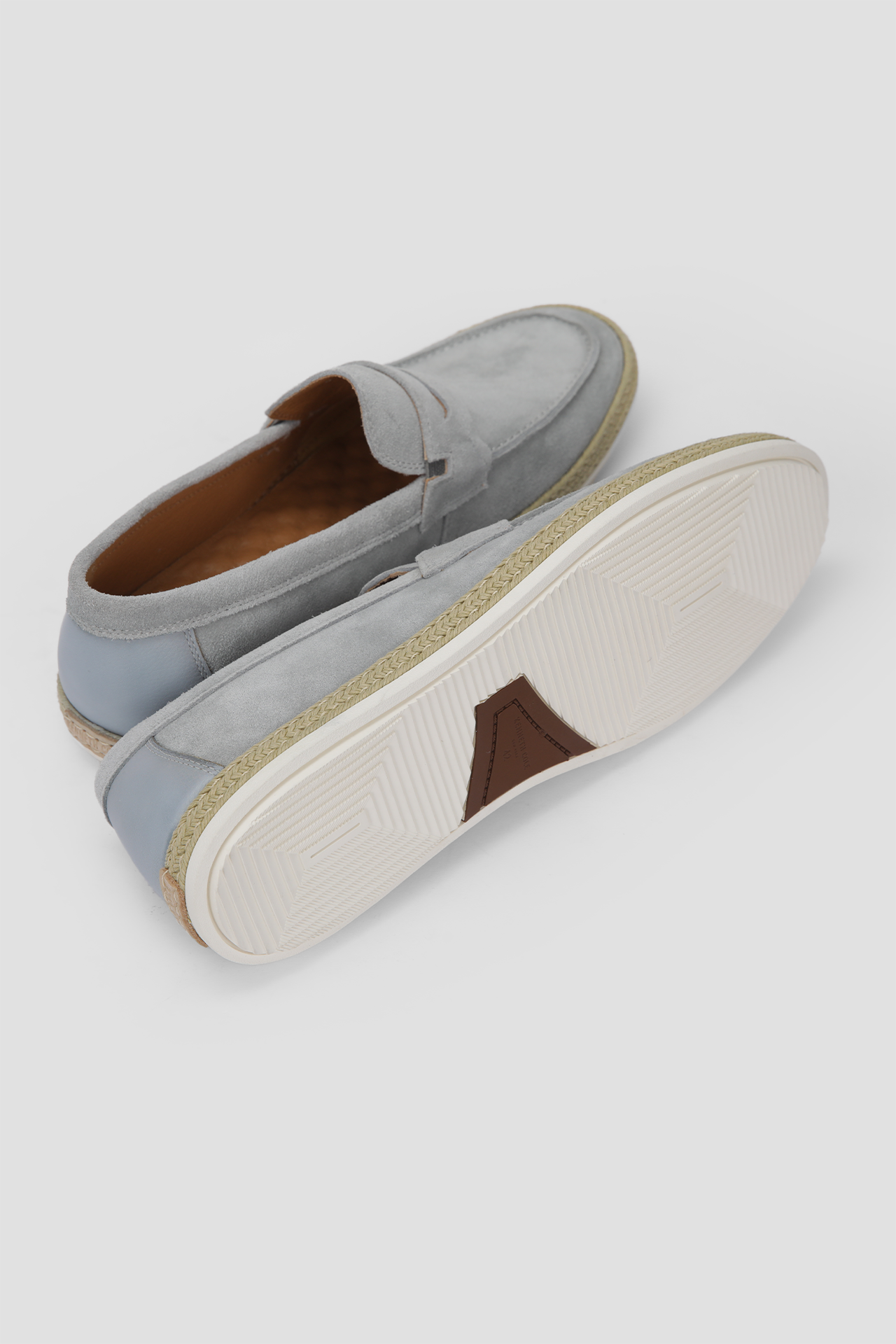 נעלי מוקסין זמש לגברים בצבע אפור בהיר