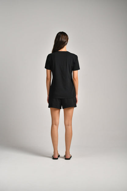 חולצת בייסיק צווארון וי