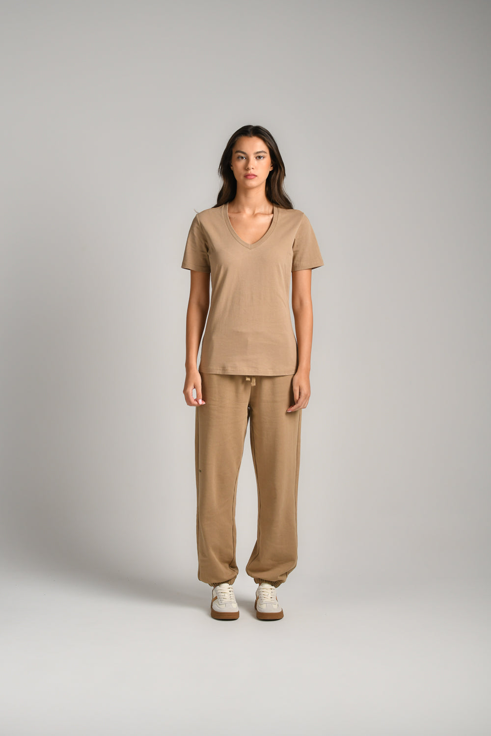 חולצת בייסיק צווארון וי