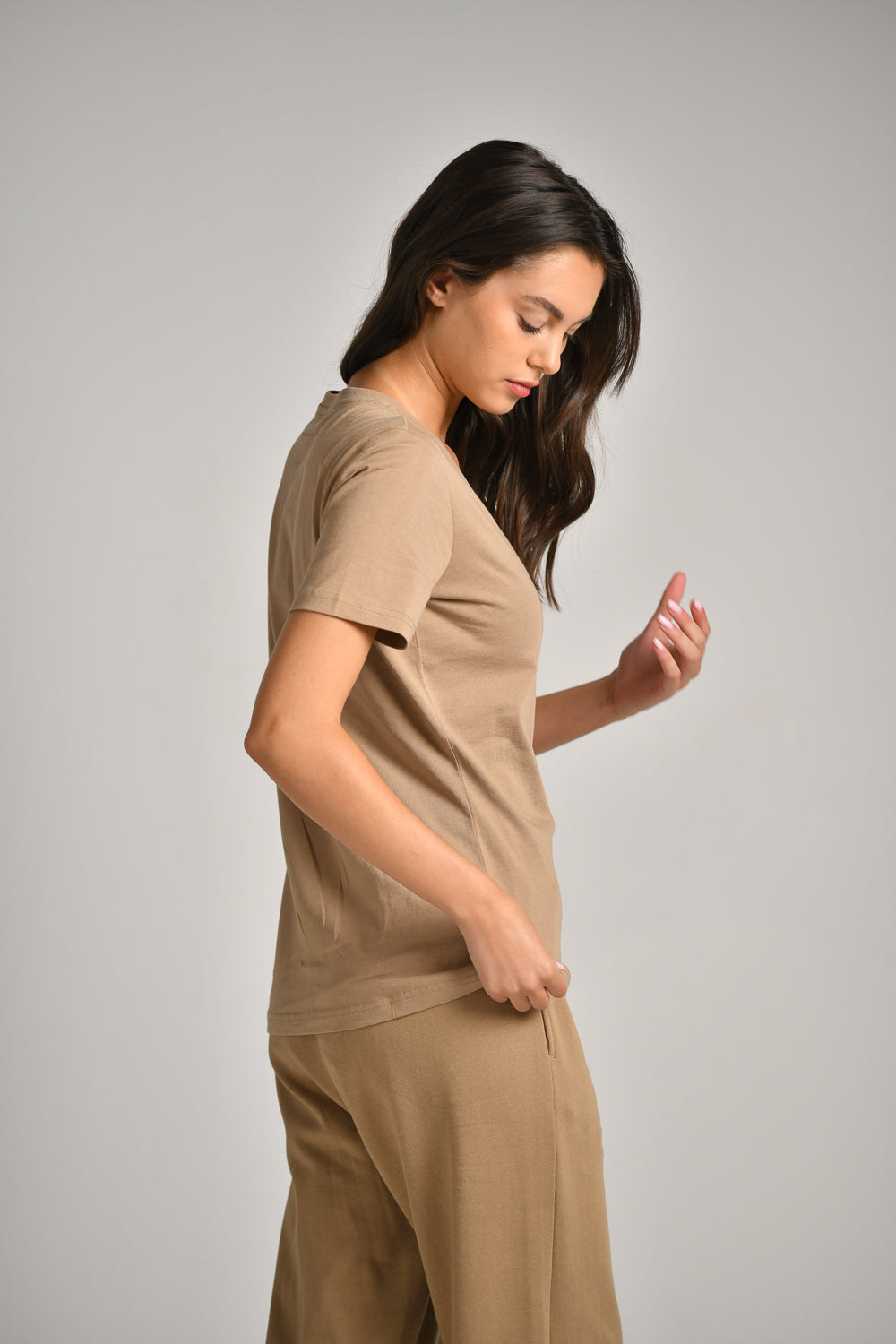 חולצת בייסיק צווארון וי