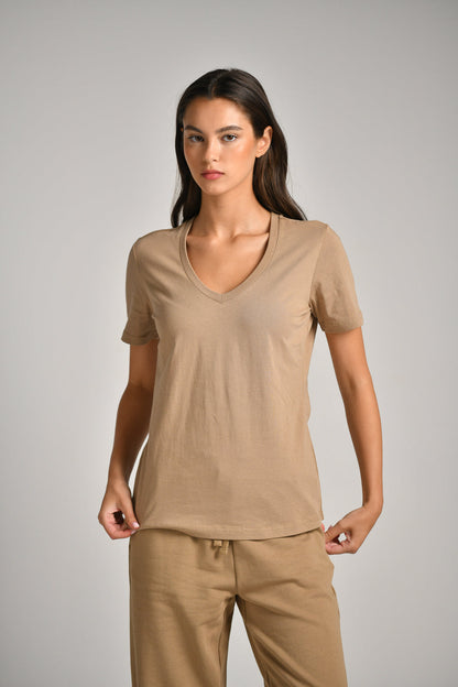 חולצת בייסיק צווארון וי