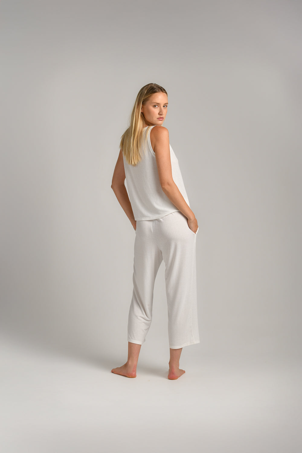 מכנסי בית בגזרה מתרחבת לנשים