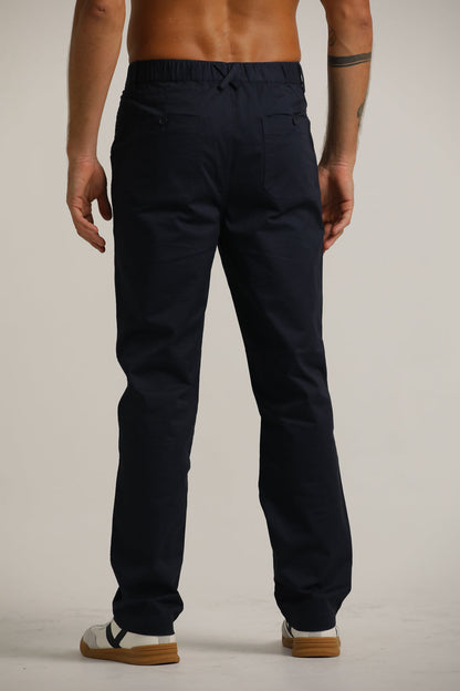 מכנסיים בגזרת סלים אלגטית | קנת קול