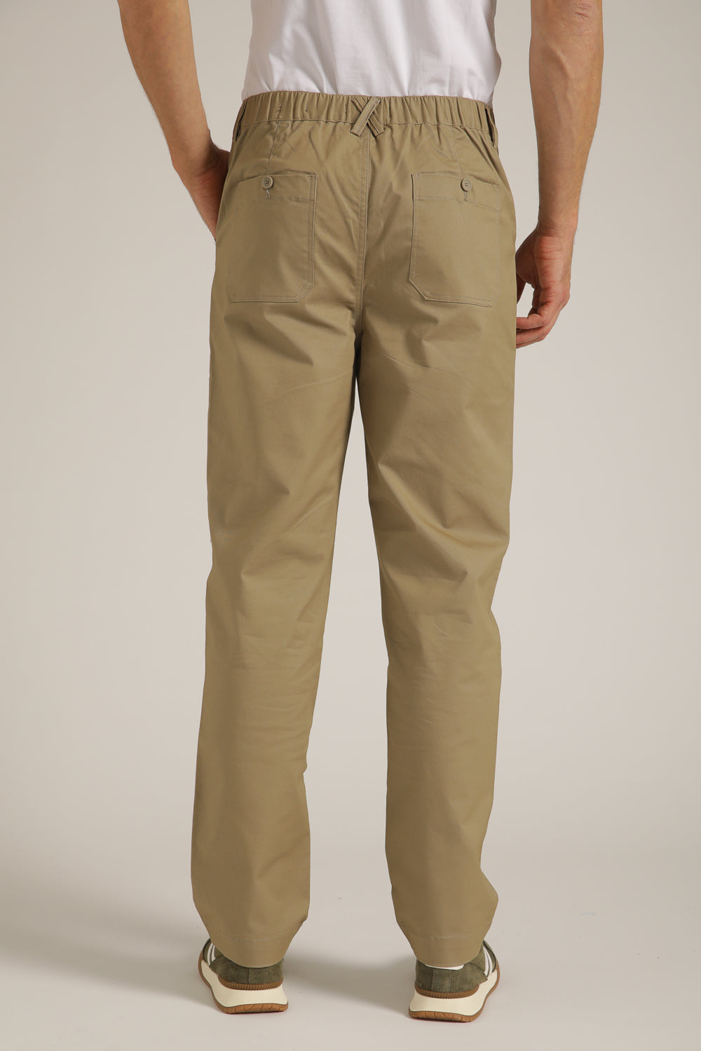 מכנסיים בגזרת סלים אלגטית | קנת קול